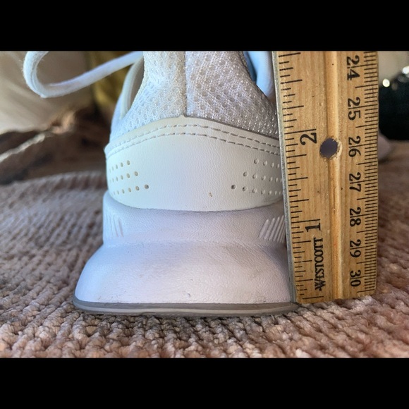 Youth boys Adidas - Like New - Picture 8 of 10